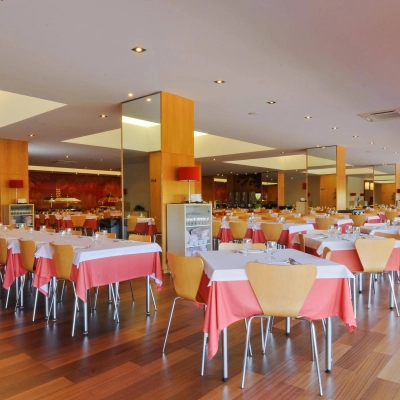 3501_ete_web_portugal_club_salle_de_restaurant